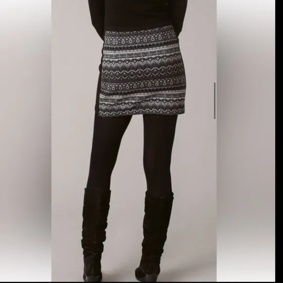 Krimson Klover Merino Wool Mini Sweater Skirt Black Brown Red Size Small