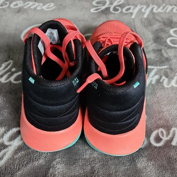 Kyrie Flytrap V Magic Ember Melon Tint Basketball Shoes WORN ONCE!