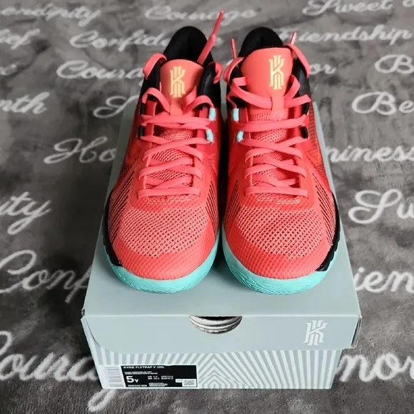 Kyrie Flytrap V Magic Ember Melon Tint Basketball Shoes WORN ONCE!