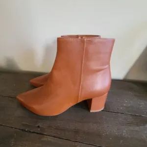 L'AGENCE Women's Jeanne II Pointed Toe Bootie in Luggage Brown New Size 39