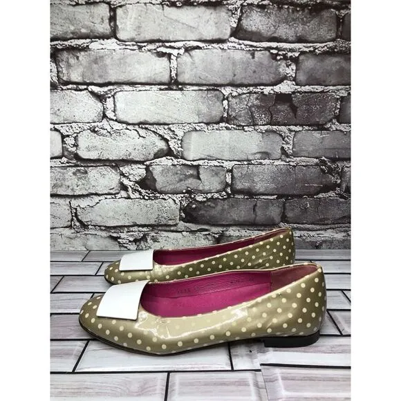 Le babe Taupe Patent Leather Polka Dot Bow Ballet Flats Shoes Women Sz 36.5EU/6M