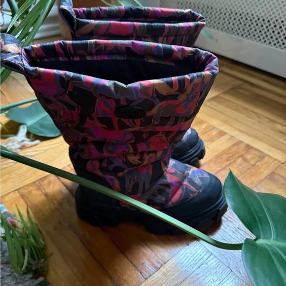 like new farm rio horse print snow winter boots