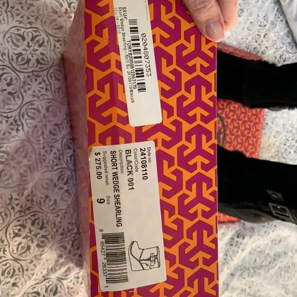 Like new Tory Burch winter boots size 9. In original box Short wedge shearling