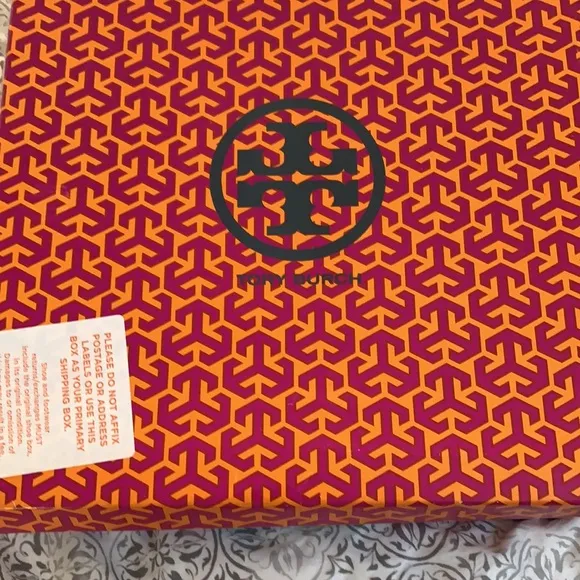 Like new Tory Burch winter boots size 9. In original box Short wedge shearling