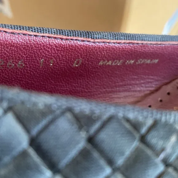 Magnanni loafers for men size 11 purple footbed stands out with weaved designs