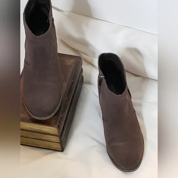 Marc Fisher Brown Stephani Suede Booties Bohemian Ankle Designer Spring Summer