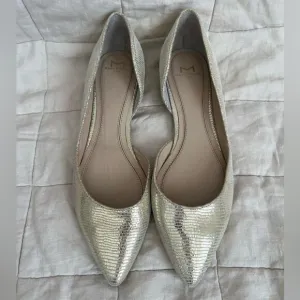 Marc Fisher LTD Neutral Gold Metalic Textured Sunny Half D’orsay Flats - 6.5
