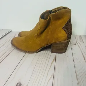 Marc Fisher Stefani Western Tan Suede Snakeskin Accent Ankle Boots Sz 9M