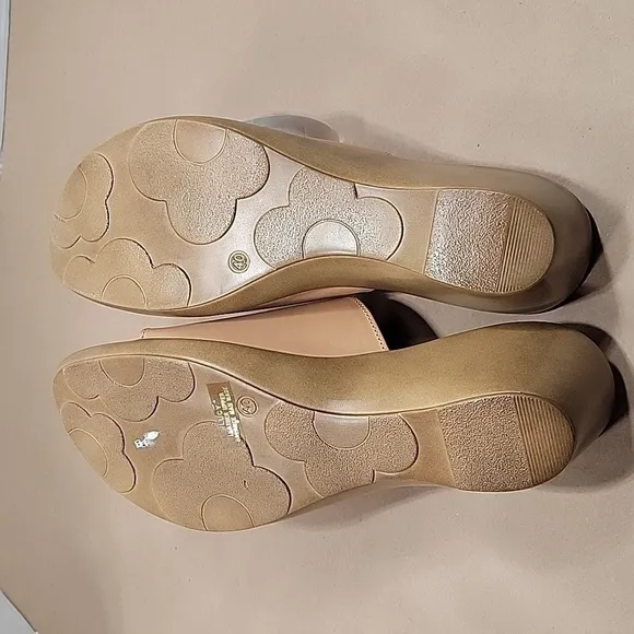 Matisse &quot;Lucy&quot; Cream Colored Wedge Sandals, Thong Toe, Size 9.  Like New!