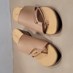 Matisse &quot;Lucy&quot; Cream Colored Wedge Sandals, Thong Toe, Size 9.  Like New!
