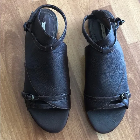 Max Studio brown leather samurai sandals 8.5