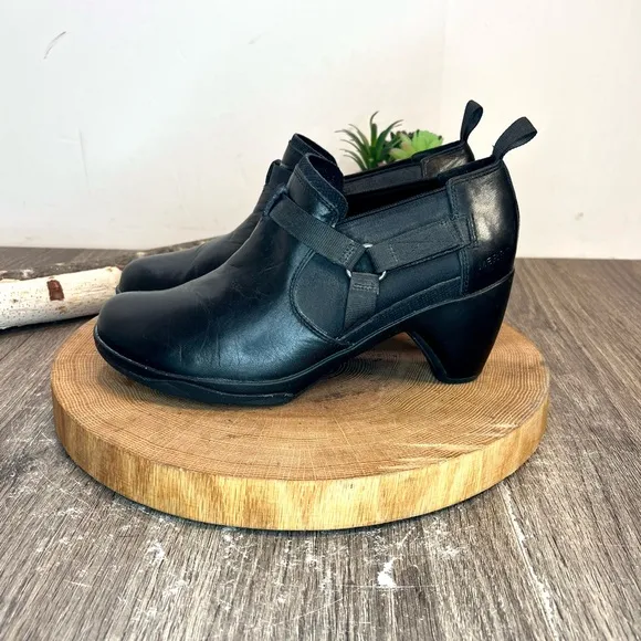 *Merrell | Harness Heels Ankle Boots in Black J48736 1349558 Size 8