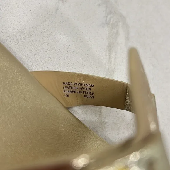 Michael Kors Metallic Gold Melodie Thong Sandal Size 10