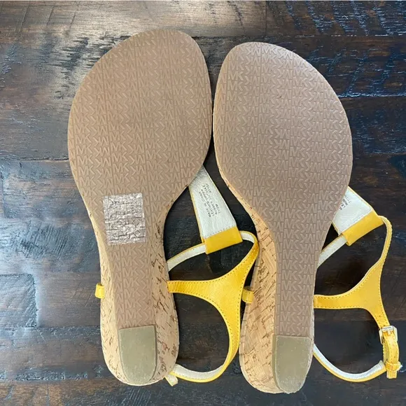 Michael Kors Thong Sandals Leather Lock Charm Yellow Women's 7.5