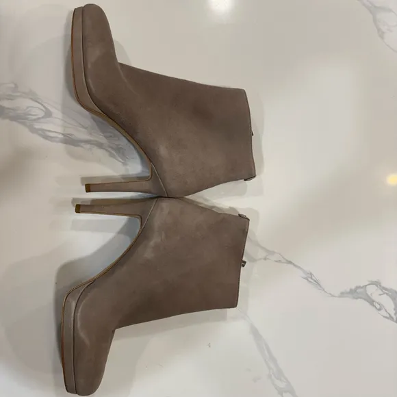 Michael Kors Women's Sammy Platform Heel Boots Tan/Gray Suede Size 10