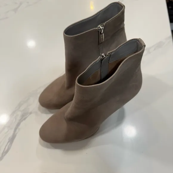 Michael Kors Women's Sammy Platform Heel Boots Tan/Gray Suede Size 10