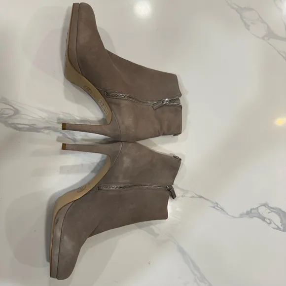 Michael Kors Women's Sammy Platform Heel Boots Tan/Gray Suede Size 10