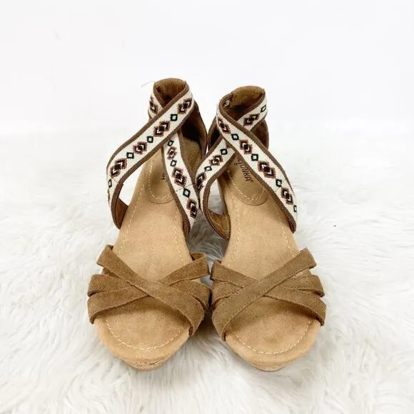 Minnetonka 10 Womens Brown Suede Embroidered Strap Cork Wedge Sandals
