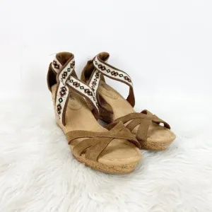 Minnetonka 10 Womens Brown Suede Embroidered Strap Cork Wedge Sandals