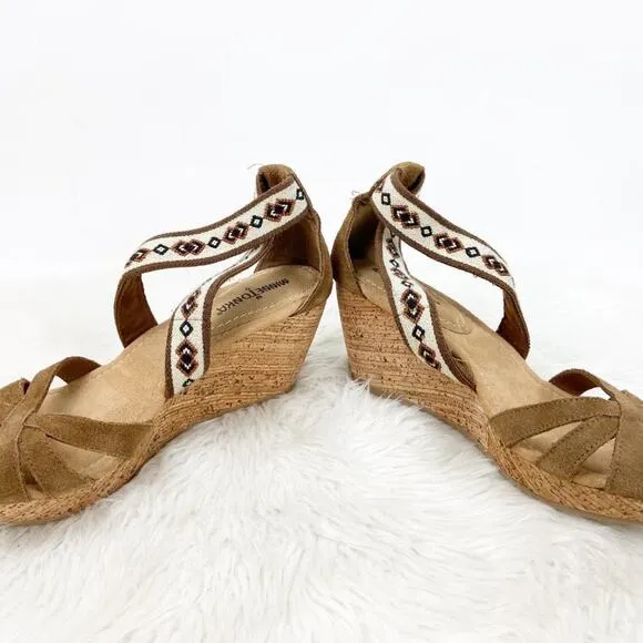 Minnetonka 10 Womens Brown Suede Embroidered Strap Cork Wedge Sandals