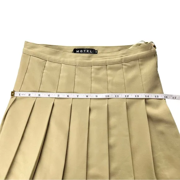 Motel Rocks Casta Pleated Mini Skirt New Size Small