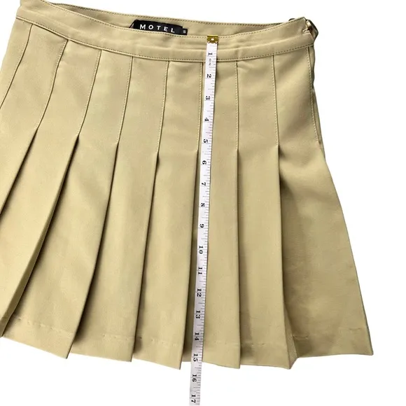 Motel Rocks Casta Pleated Mini Skirt New Size Small