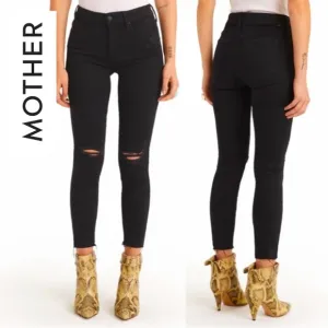 MOTHER Denim Jeans “Looker Ankle Fray” in Guilty as Sin (Black) Wash