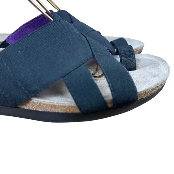 Munro American Delphi Black Slip On Comfort Sandals Toe Ring Strappy Shoes sz 9