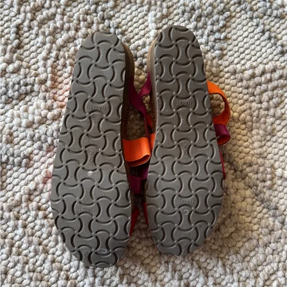 Naot Roxana Sandals Womens Size EU 40 US 9 Red Orange Purple Criss Cross Strap