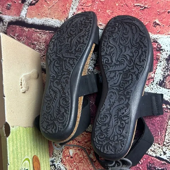 NAOT Women's, Larissa Low Heel Sandals Black 37 US size 6 new