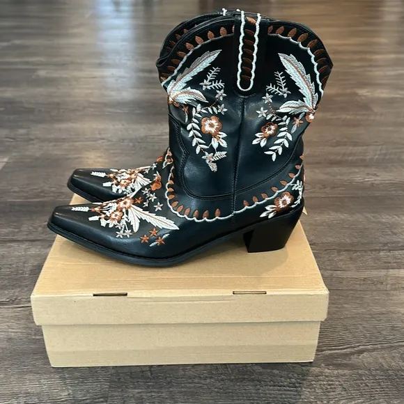 Nash Grey Embroidered Black Cowgirl Western Boots