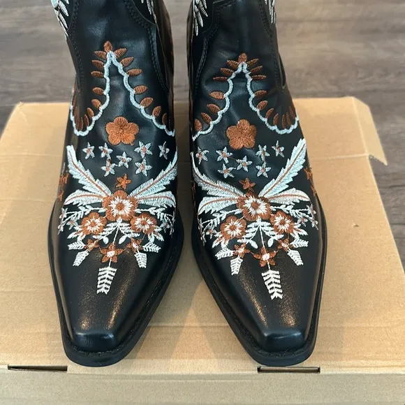Nash Grey Embroidered Black Cowgirl Western Boots