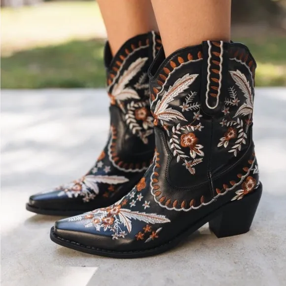 Nash Grey Embroidered Black Cowgirl Western Boots