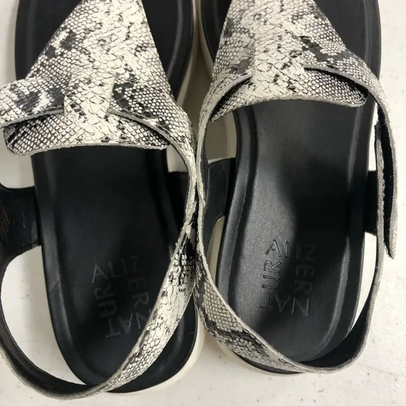 Naturalizer LINCOLN White Snake Leather Ankle Strap Thong Sandals Size 8