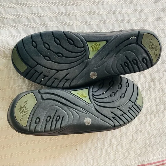 Nature walk 10M grey flats walking shoes