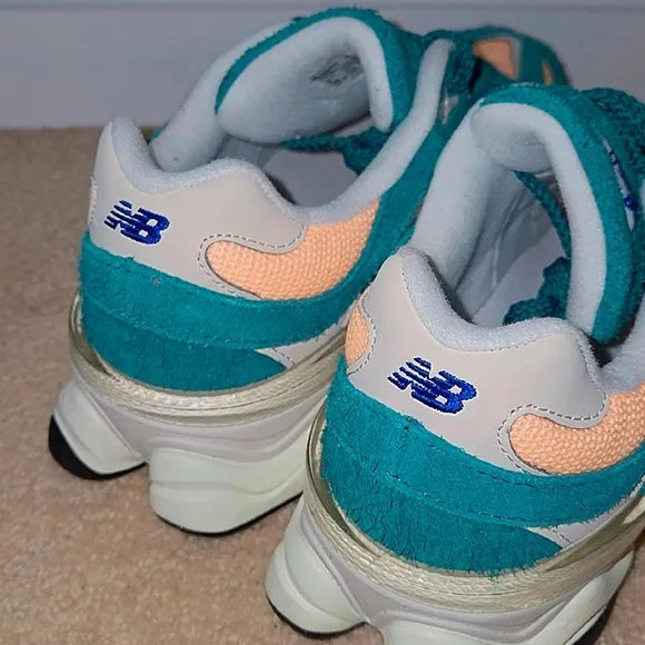New Balance Green and Cream Sneakers BOYS