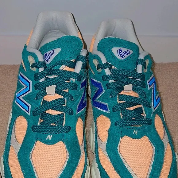New Balance Green and Cream Sneakers BOYS
