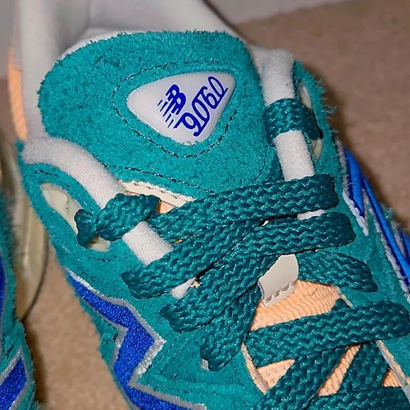 New Balance Green and Cream Sneakers BOYS