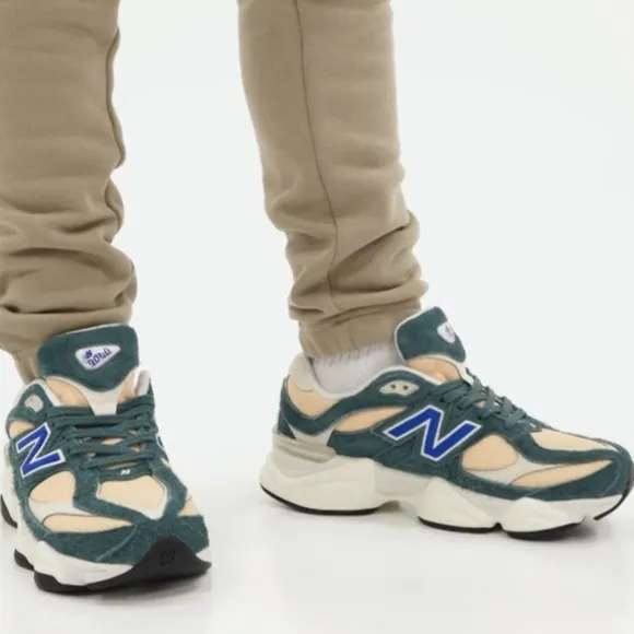 New Balance Green and Cream Sneakers BOYS