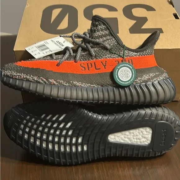 NEW Boys Men Adidas Yeezy Boost 350 V2 Sneakers - Carbon Beluga size 9.5 NWT