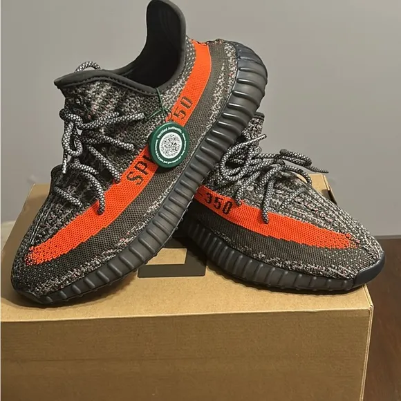 NEW Boys Men Adidas Yeezy Boost 350 V2 Sneakers - Carbon Beluga size 9.5 NWT