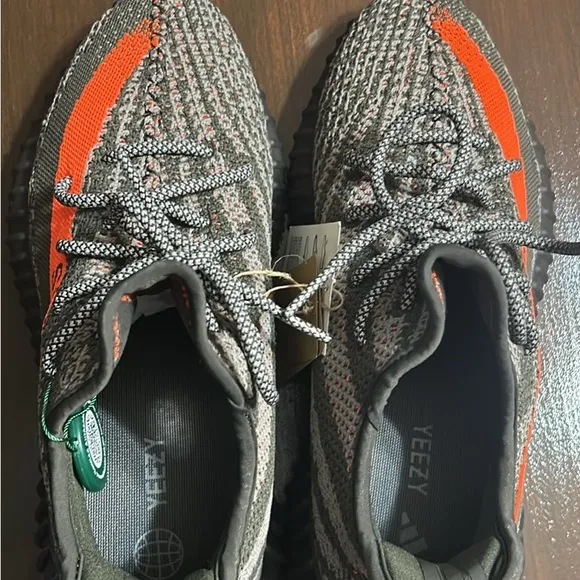 NEW Boys Men Adidas Yeezy Boost 350 V2 Sneakers - Carbon Beluga size 9.5 NWT