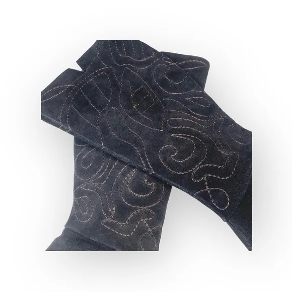 new Chico’s 𑁍 Italia Tall Metallic Embroidery Heeled Boots 𑁍 Black Suede 𑁍 6
