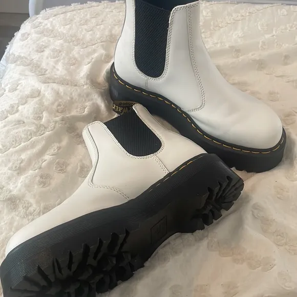 ✨NEW!✨ Dr. Martens 2976 Quad Chelsea Boots