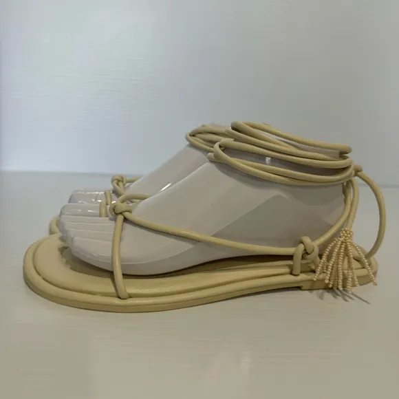 New Farm Rio Peppers Off White Lace Up Tassel Thing Sandals Size 9