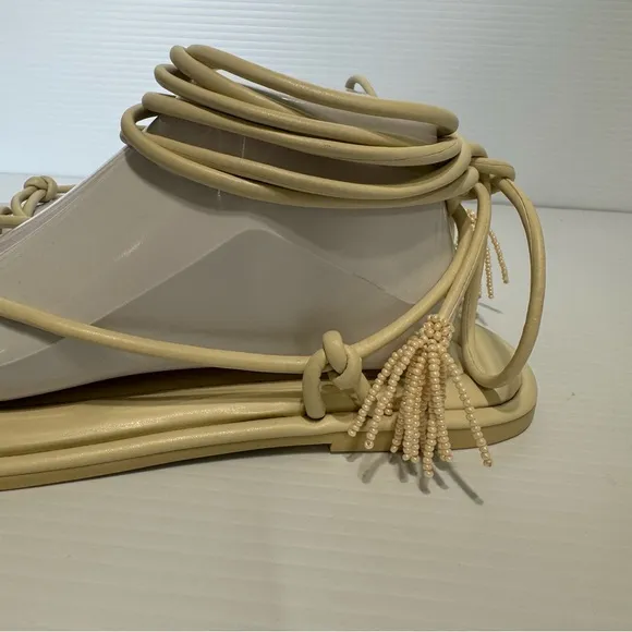 New Farm Rio Peppers Off White Lace Up Tassel Thing Sandals Size 9