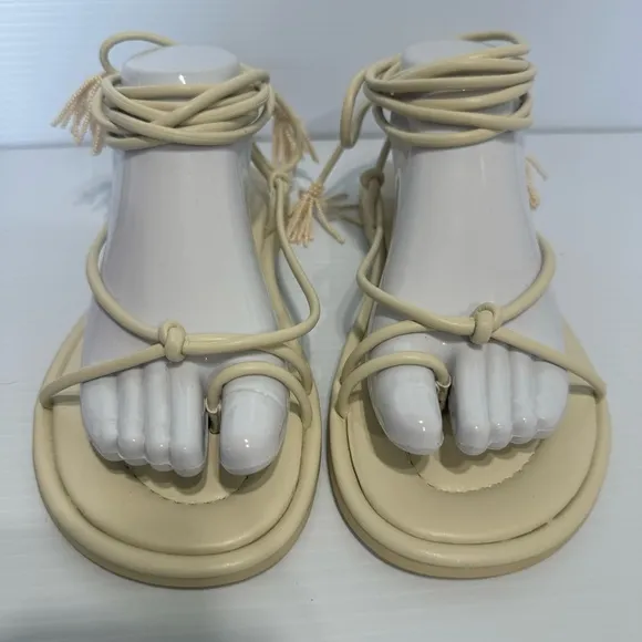 New Farm Rio Peppers Off White Lace Up Tassel Thing Sandals Size 9