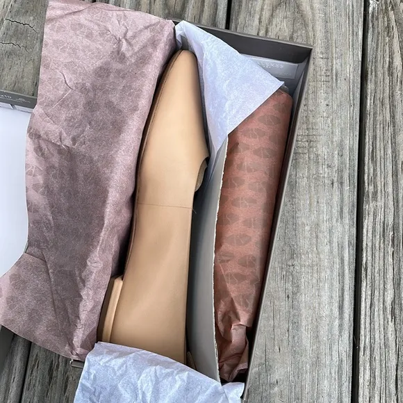 NEW Franco Sarto Vana Flat Nude Size 8