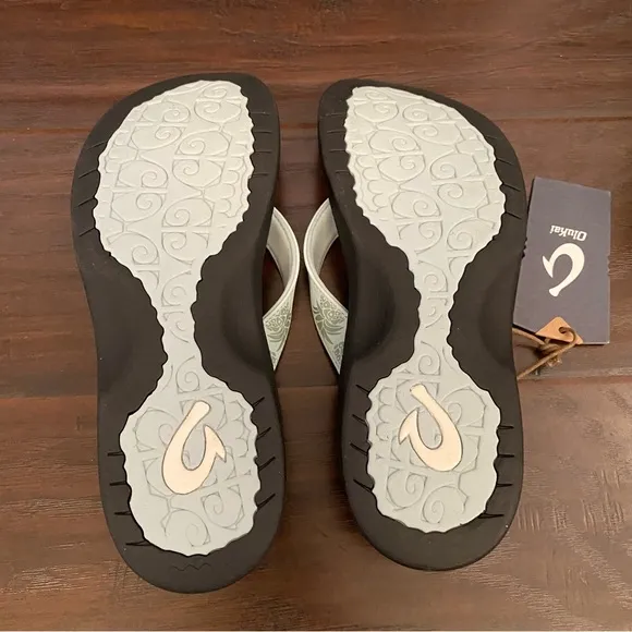 New Olukai Ohana pineapple 🍍 pattern thong flip flop sandals size 10
