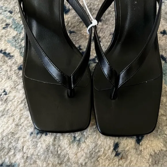 New Princess Polly Solana black heeled thong style sandals